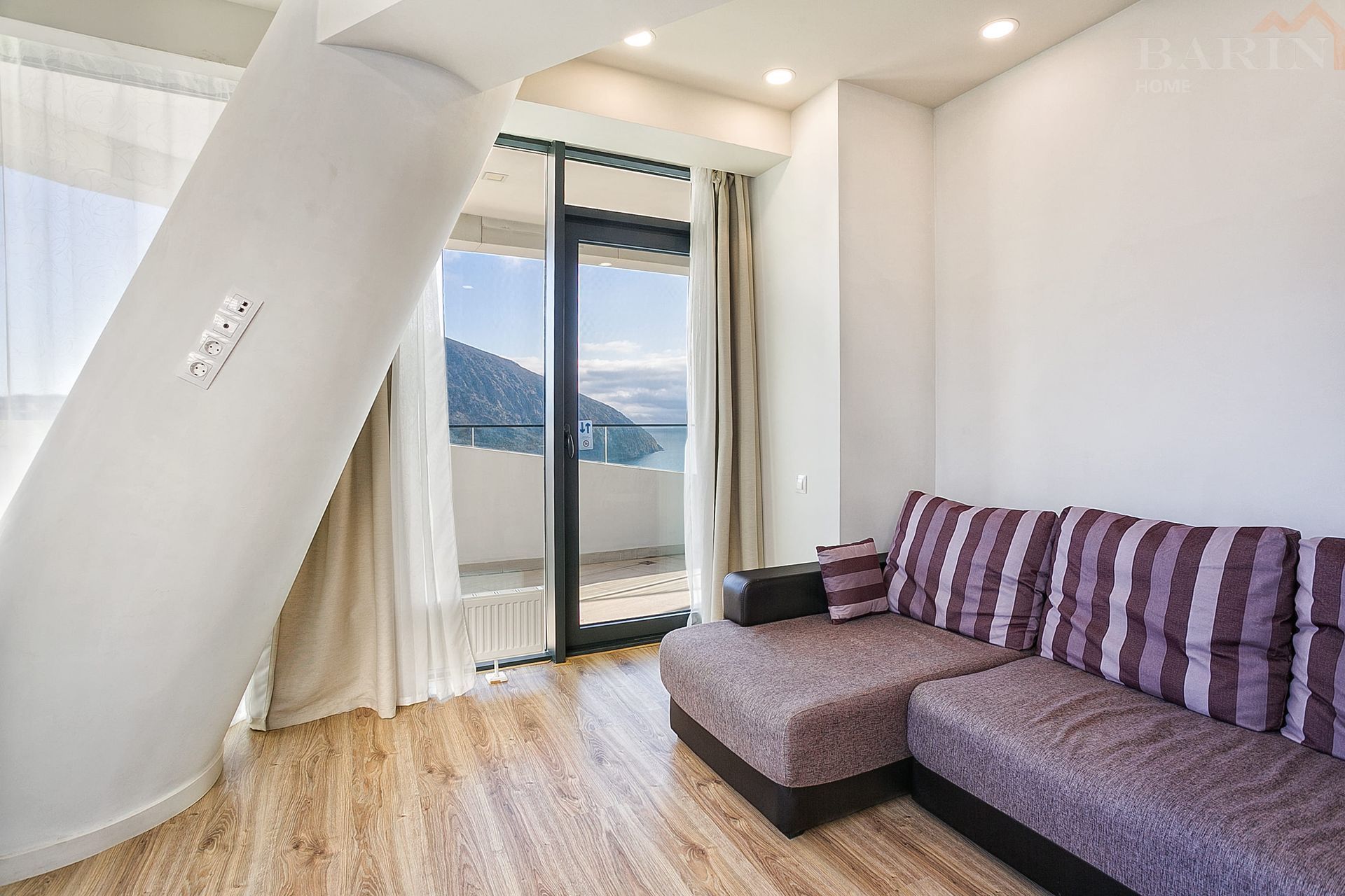 Продаётся видовая трёхкомнатная  квартира 112 м2 в комплексе бизнес класса «Гурзуф Ривьера» с потрясающими видами на знаменитую гору Аю-Даг и бескрайнее море!