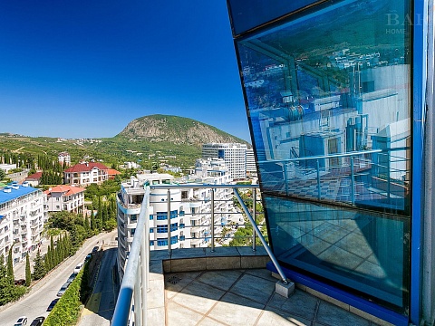 Шикарный пентхаус с собственной террасой   92 м2 в самом красивом жилом комплексе Гурзуфа -  Шато Ришелье!