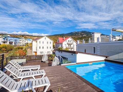 Мини-отель с бассейном на 8 номеров с видом на море
