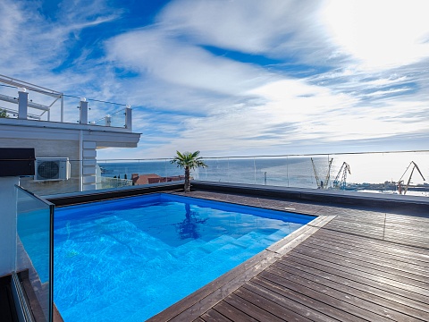 Мини-отель с бассейном на 8 номеров с видом на море